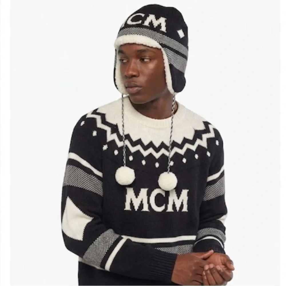 MCM Reversible Shapka Hat In Après Ski Wool in Black and White NWT Unisex